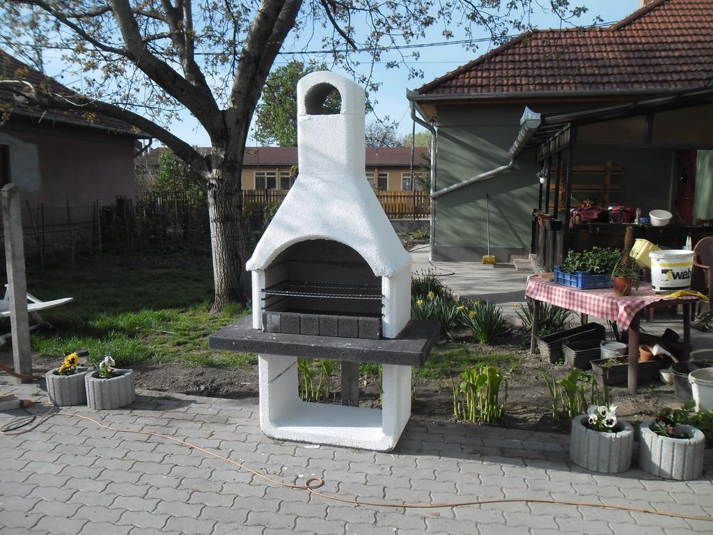 Attila Vendégház Tápiószentmárton Esterno foto