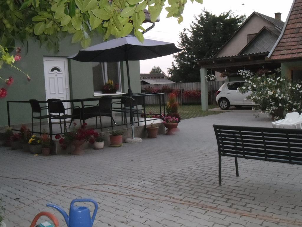 Attila Vendégház Tápiószentmárton Esterno foto