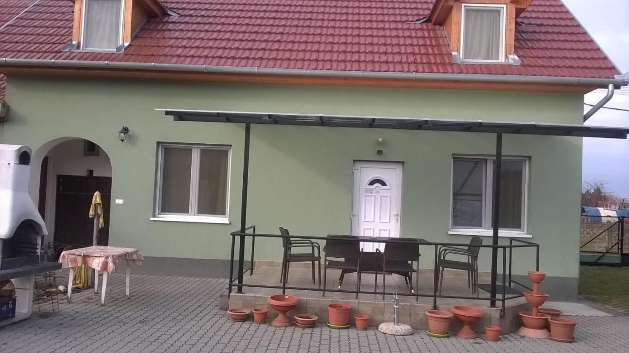 Attila Vendégház Tápiószentmárton Esterno foto